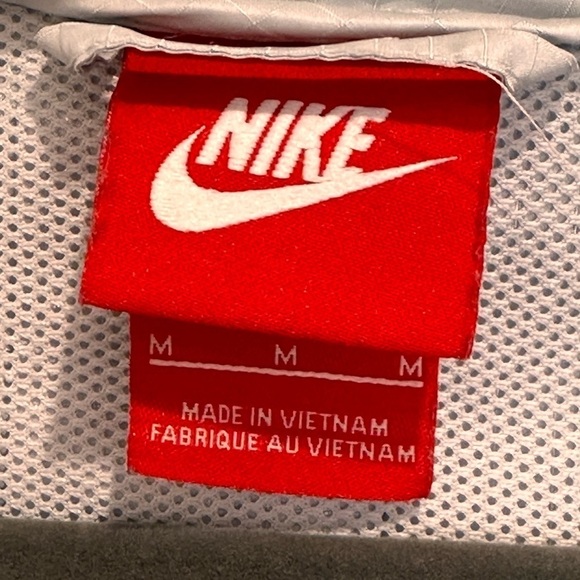 Nike Sportswear Windrunner Jacket Windbreaker Silver Medium Gorpcore Sporty Chic - Picture 8 of 9